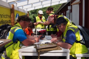 Maastojohtajakurssilaiset etenemissuunnitelman teossa